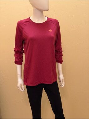 Rabbit Women’s Long Sleeve Crewneck Top in Rasberry
